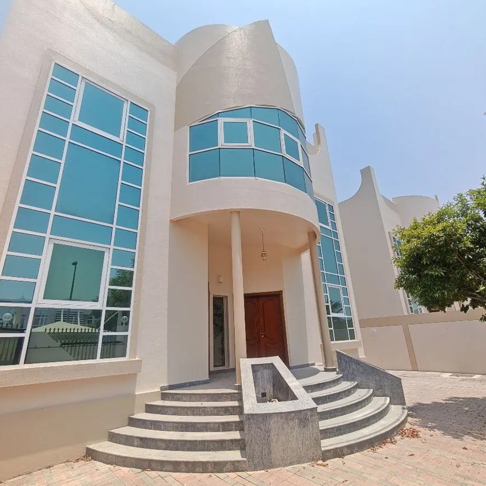 Stunning Villa 5 BHK